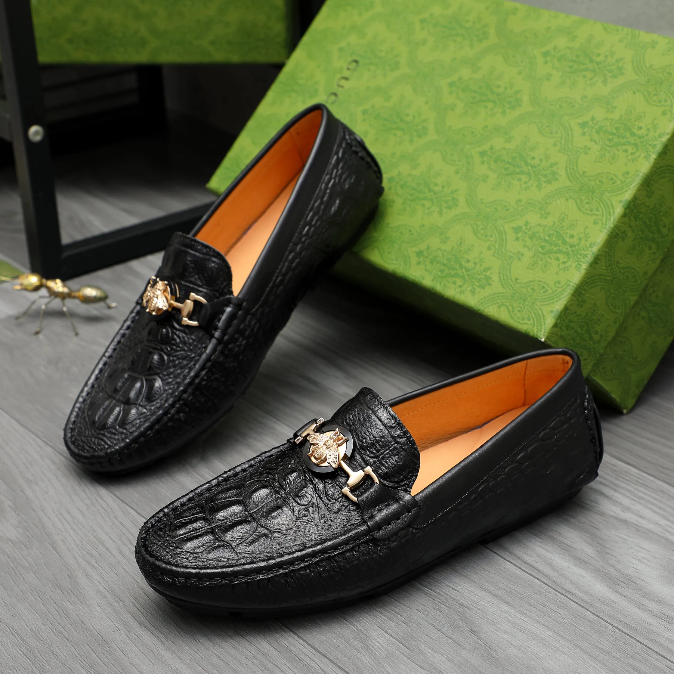 Men's shoes💰380 Product trademark: GUCCI "Gucci" casual slip-on shoes Regular size: 38-45 (45 is custom-made and non-returnable) Product materials: Selected embossed cowhide upper, pigskin lining, rubber outsole